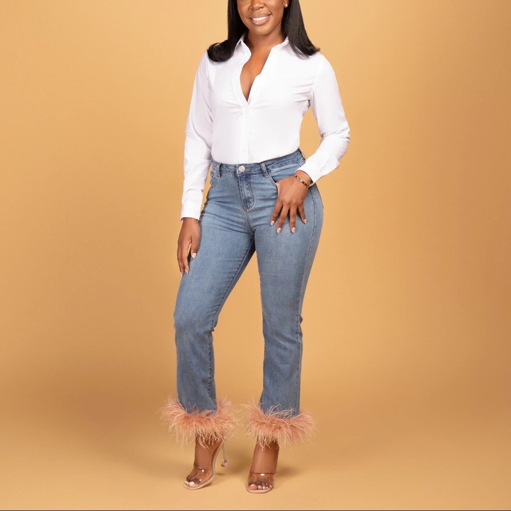 MB FINALE TROPHY CLASSIC DENIM (BLUE W/PINK FEATHERS) Size Large (8/10)